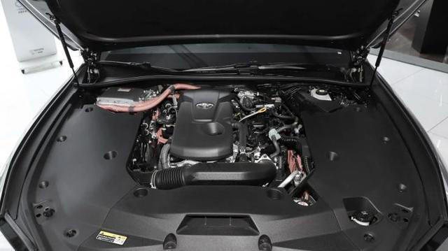 兼具豪华与舒适，动力平顺油耗低，皇冠（进口）怎么选划得来？