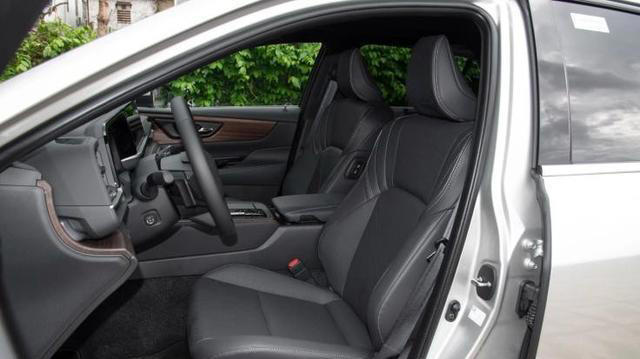 兼具豪华与舒适，动力平顺油耗低，皇冠（进口）怎么选划得来？