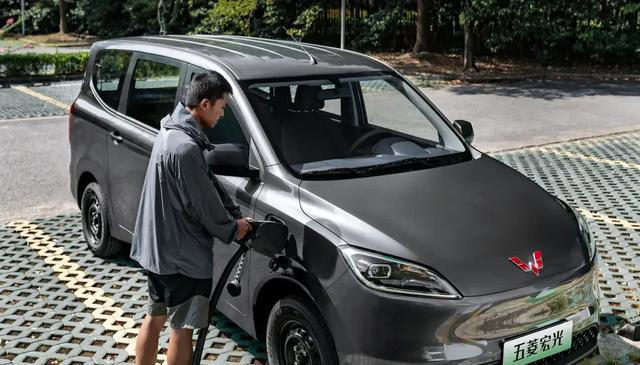 7万级纯电“六边形战士”：五菱缤果S凭均衡实力，成为务实之选