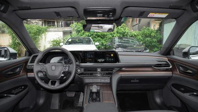 兼具豪华与舒适，动力平顺油耗低，皇冠（进口）怎么选划得来？