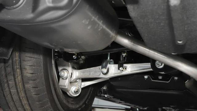 兼具豪华与舒适，动力平顺油耗低，皇冠（进口）怎么选划得来？