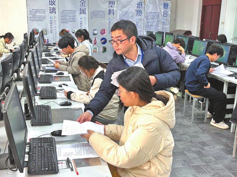 地方架梯搭台 技能比拼亮绝活