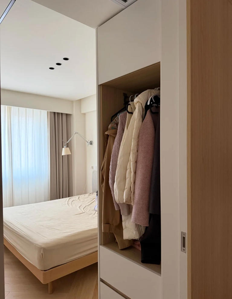 回家脱下来的衣服别再扔沙发上了！学学上海人的做法，那才叫高级