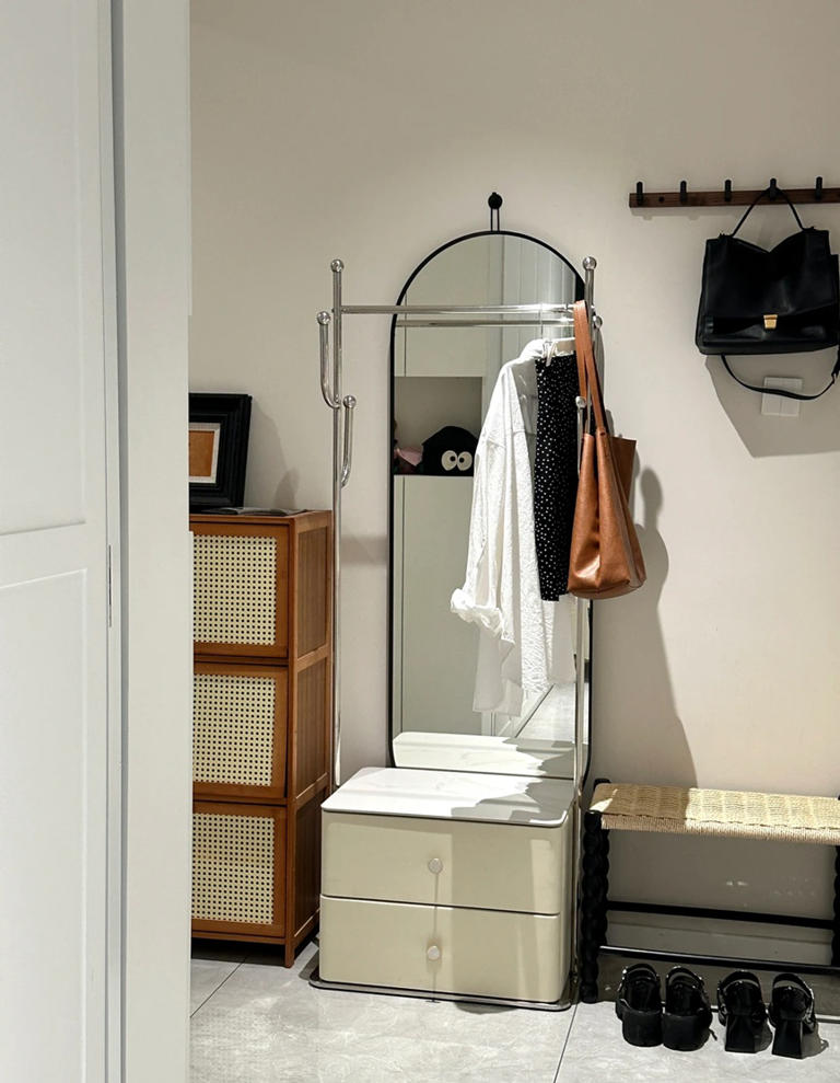 回家脱下来的衣服别再扔沙发上了！学学上海人的做法，那才叫高级