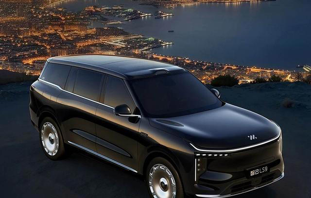 智己LS9 Hyper来了：三电机SUV，究竟是“更猛”还是“更复杂”？