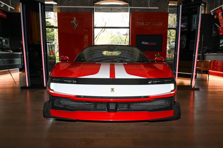 法拉利插混超跑，全新外观未来感十足！搭载4.0T V8双涡轮+三电机