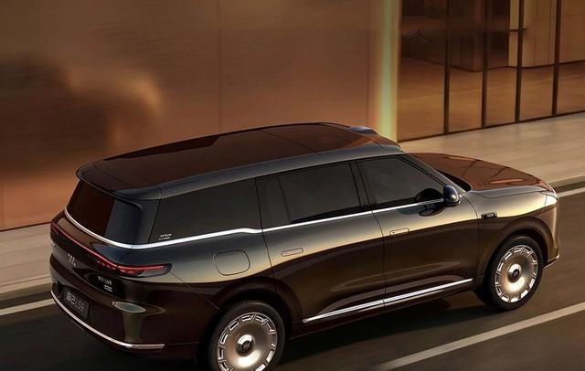 智己LS9 Hyper来了：三电机SUV，究竟是“更猛”还是“更复杂”？