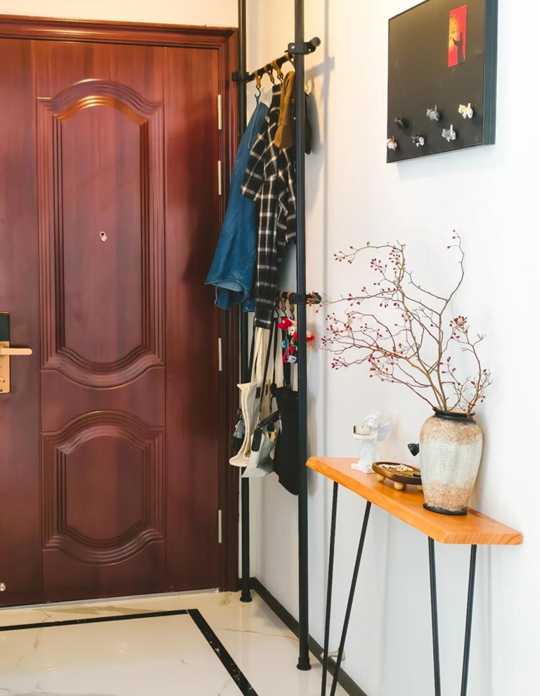 回家脱下来的衣服别再扔沙发上了！学学上海人的做法，那才叫高级