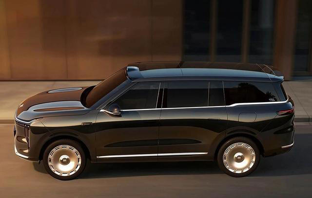 智己LS9 Hyper来了：三电机SUV，究竟是“更猛”还是“更复杂”？