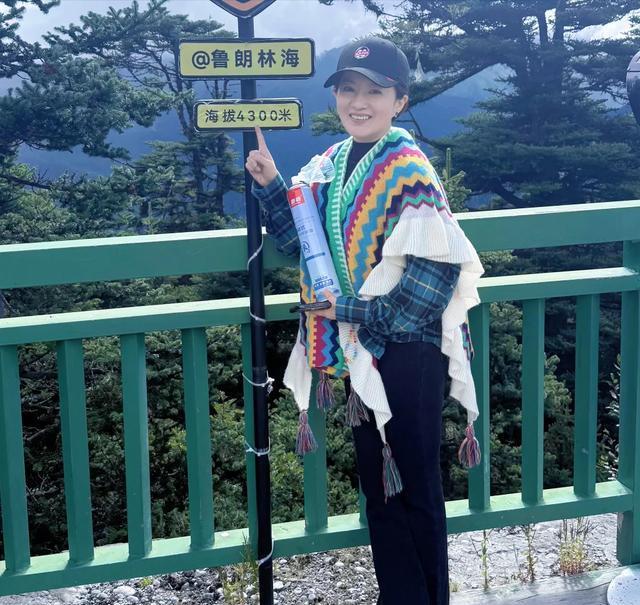 45岁金铭现状曝光，住着豪宅不婚不育，曾被贾静雯破口大骂