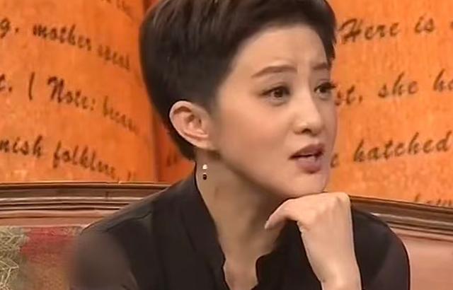 45岁金铭现状曝光，住着豪宅不婚不育，曾被贾静雯破口大骂