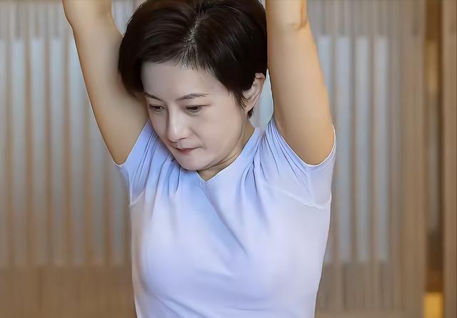 45岁金铭现状曝光，住着豪宅不婚不育，曾被贾静雯破口大骂