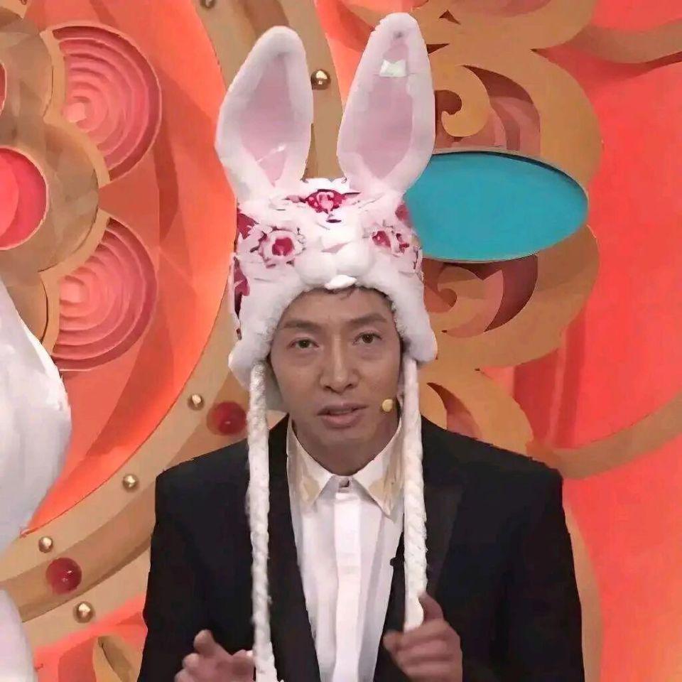 2026央视春晚主持人阵容官宣! 新面孔亮相，撒贝宁马年造型引期待