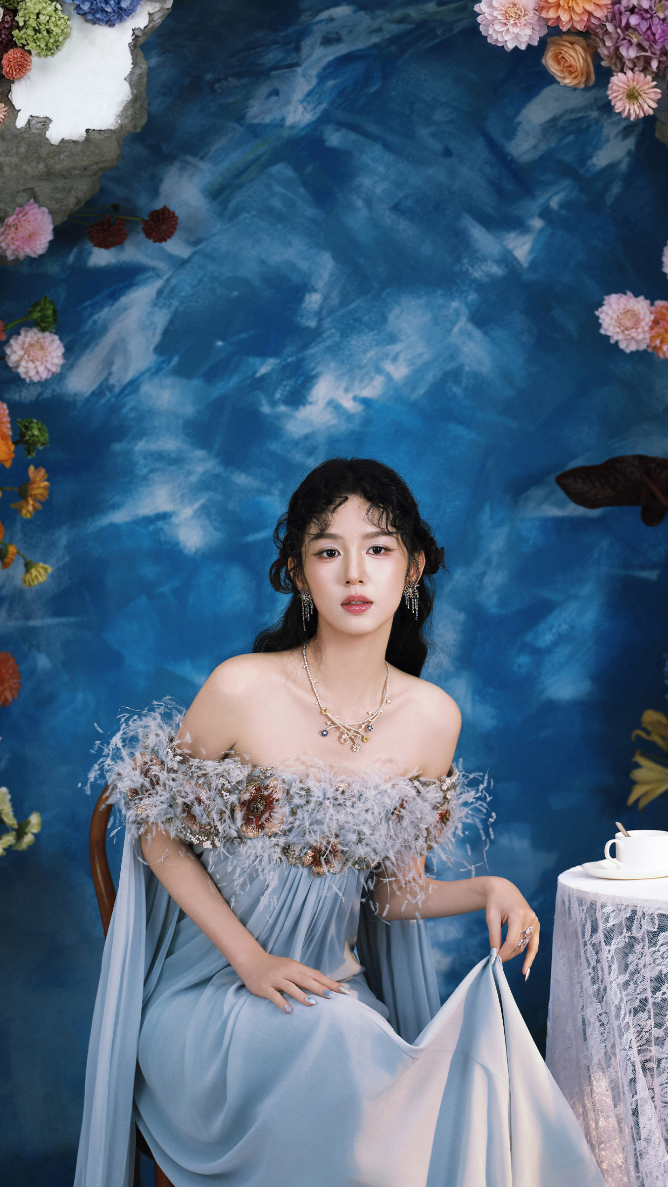 周也这身“羽毛仙裙”是偷偷从仙女衣柜里借来的吧?