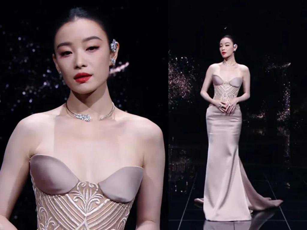 微博之夜红毯：舒淇好美，姚晨裙子看不懂，李宇春难得没压轴出场