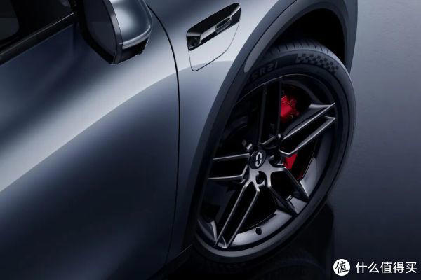 年轻人买得起的华为SUV：问界 M6终于来了，兼顾运动感与精致感！