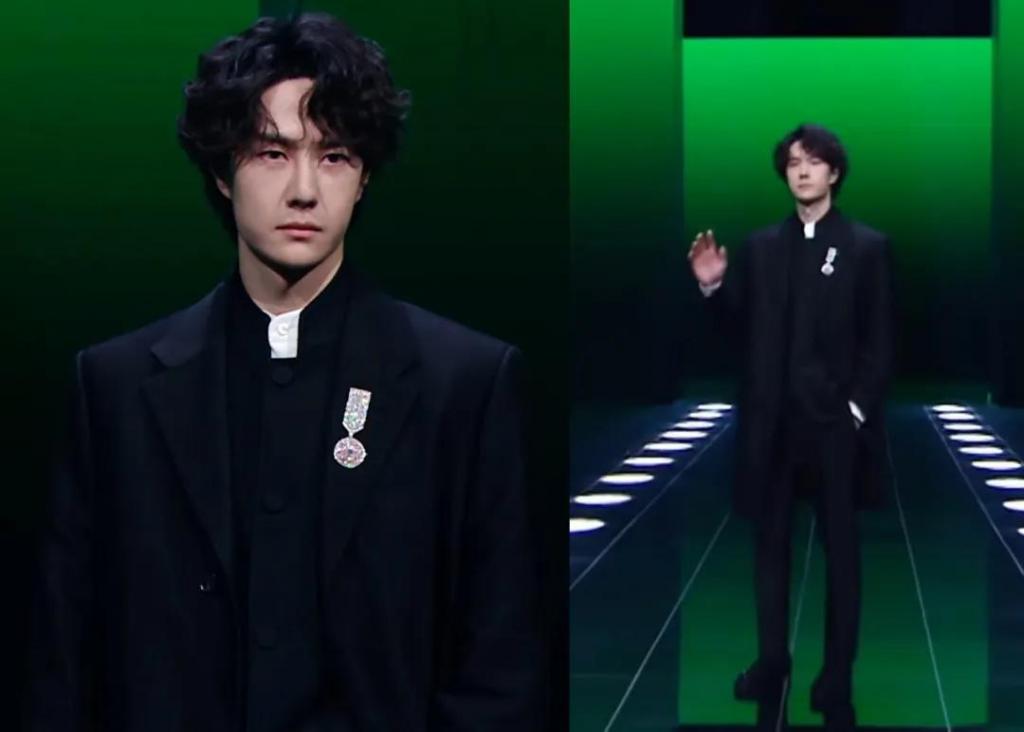 微博之夜红毯：舒淇好美，姚晨裙子看不懂，李宇春难得没压轴出场