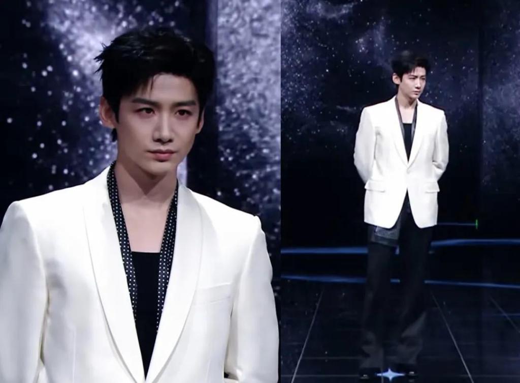 微博之夜红毯：舒淇好美，姚晨裙子看不懂，李宇春难得没压轴出场