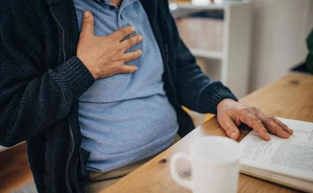 医生提醒：心梗患者增多，全是这类人！注意5个关键信号，知道1个也好