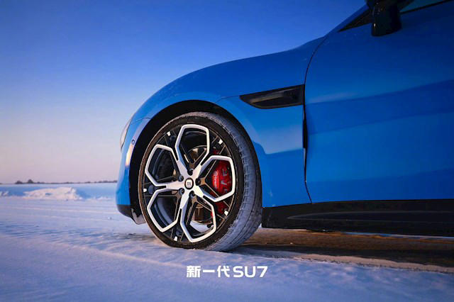 预售22.99万元起!新一代SU7实拍图公布 雷军：底盘大升级 驾驶感更出色