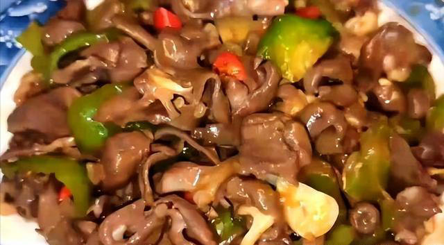 猪心是一种营养丰富的食材，含有大量的蛋白质，对人体有很多好处