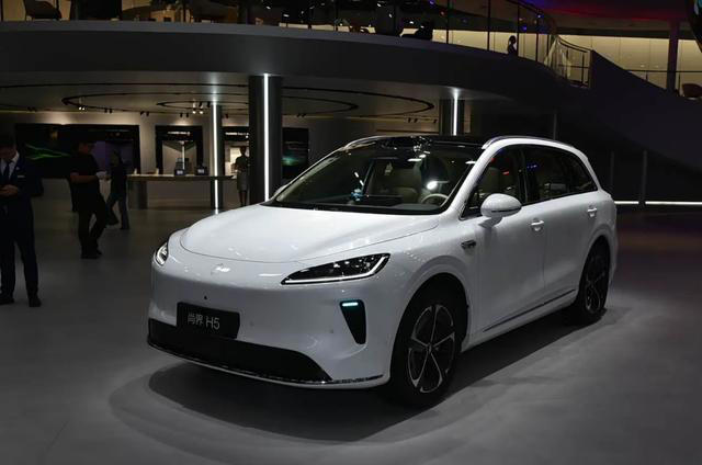 既要智能、又要续航和空间，零跑C10和尚界H5谁是家用SUV首选？