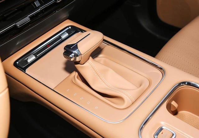 6万块的SUV具备的素养：轴距超2米8，配1.5T+四轮独悬，大厂打造