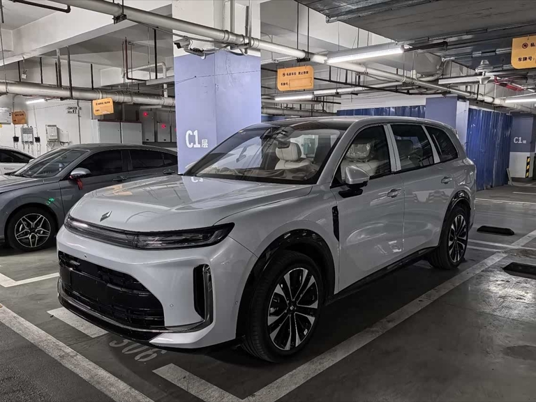 宝骏大型插混SUV亮相！预计15万起，轴距超3米1配华为智驾 