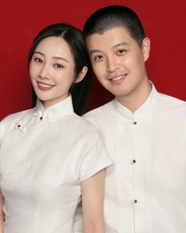 李纯夫妇逛海洋馆，马頔胖到没下巴戴线帽挺显老，夫妻被认成父女