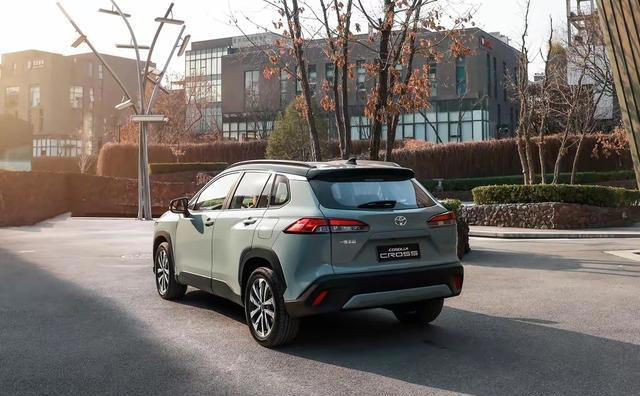 广东停车自动升板锁车：治了僵尸车，却伤了车主？背后的治理困局