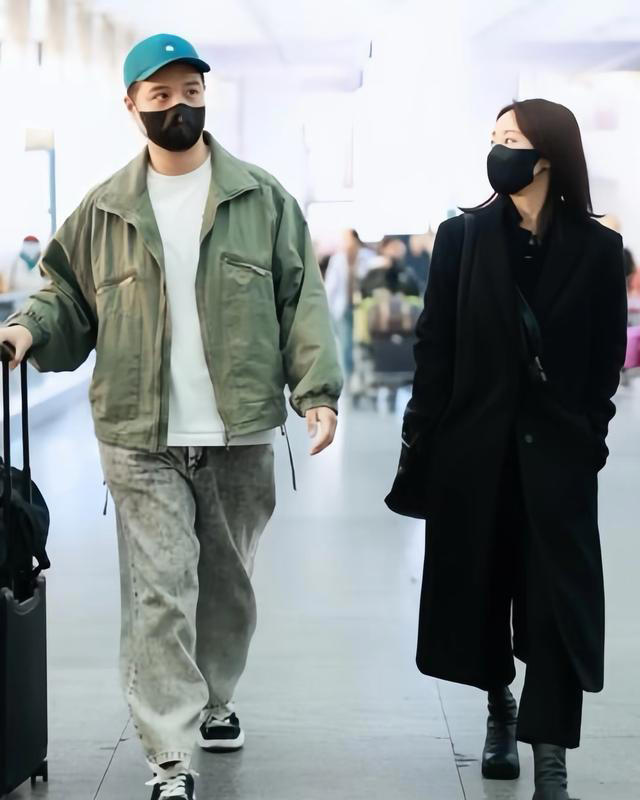 李纯夫妇逛海洋馆，马頔胖到没下巴戴线帽挺显老，夫妻被认成父女