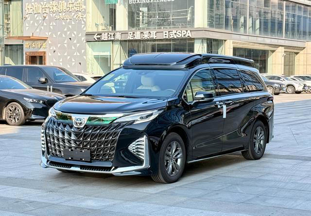 丰田赛那·皇家一号 ｜ 重新定义MPV的奢华与实用