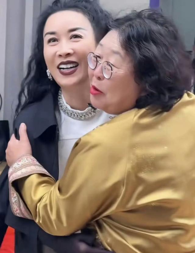 沈梦辰带婆婆来追星，杜海涛和他妈简直就一个模子的，基因好强大