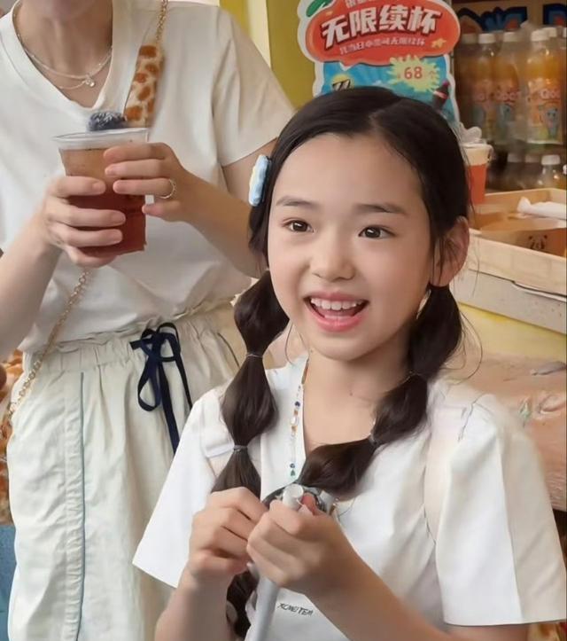 小酒窝高舒乔寒假赴天津与生父高云翔相聚
