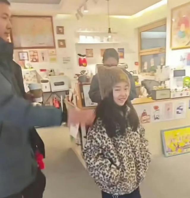 小酒窝高舒乔寒假赴天津与生父高云翔相聚