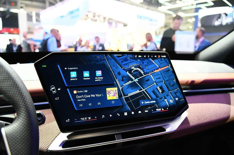 宝马长轴距SUV来了，纯电续航900km，外观很梦幻，内饰很科技