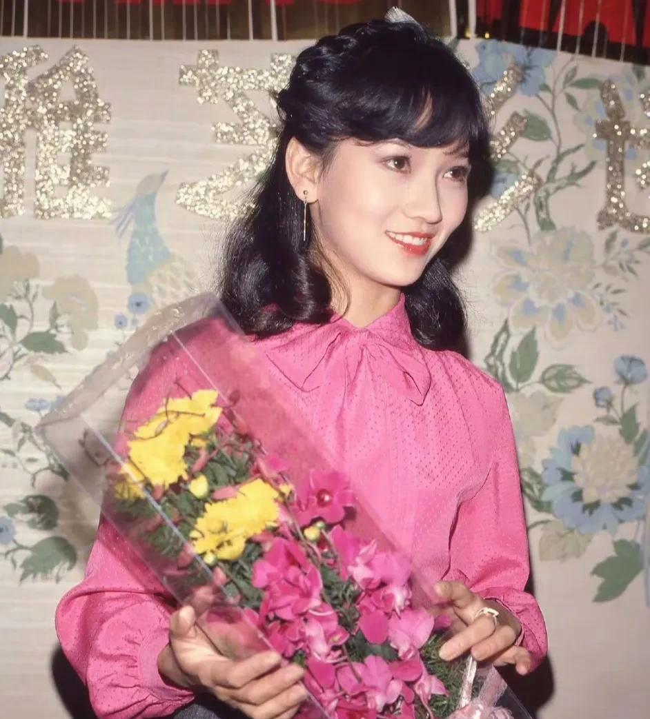 没想到33年过去了，才知道当年的许仙为什么非要找个女人来演，真相让人意外