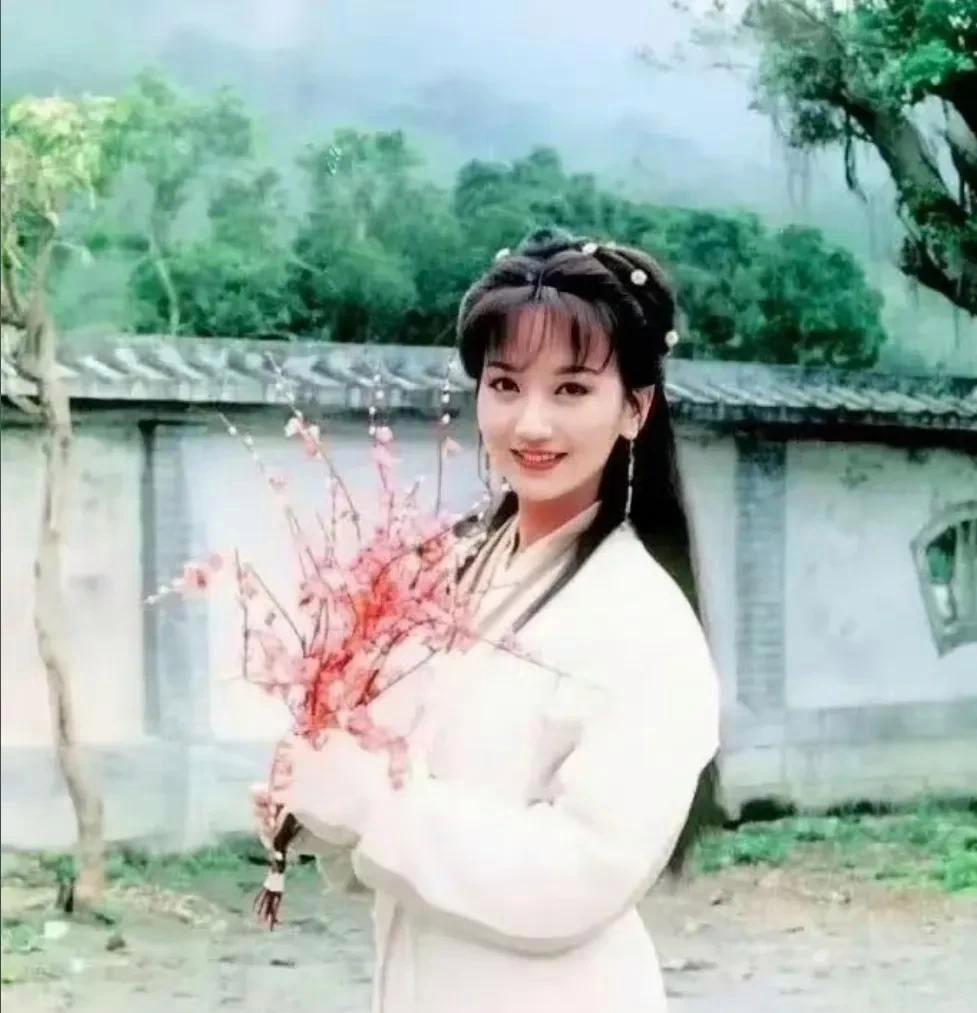 没想到33年过去了，才知道当年的许仙为什么非要找个女人来演，真相让人意外