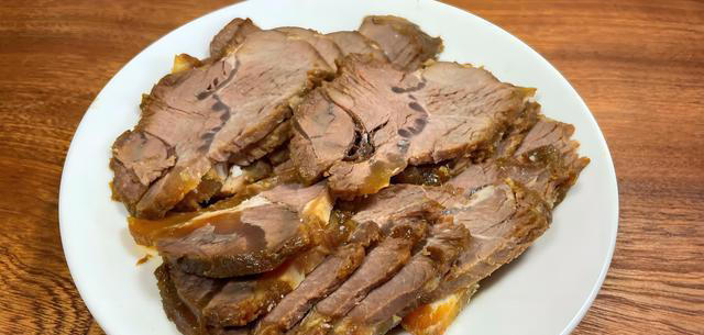 卤牛肉，不要直接下锅煮，教你正确做法，牛肉鲜嫩入味，不柴不腥