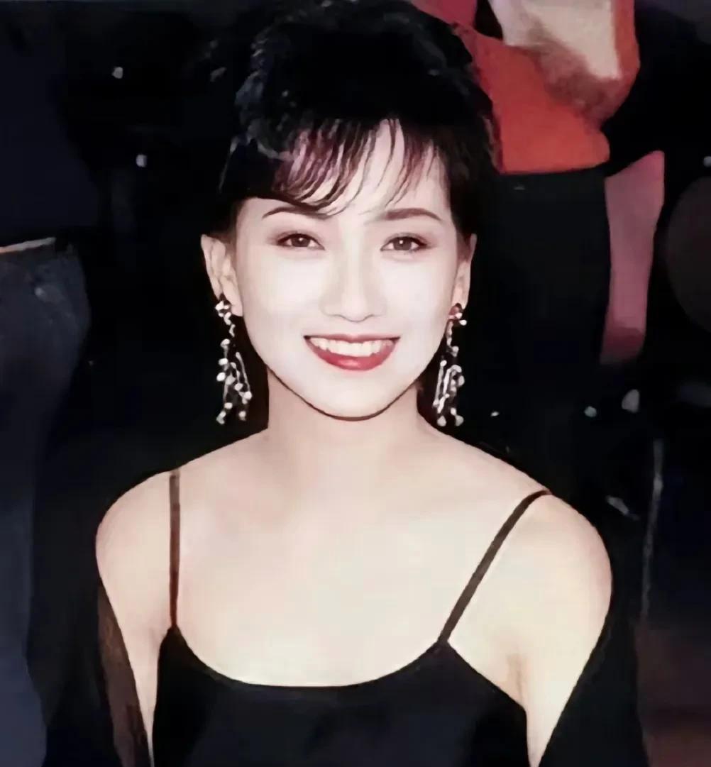 没想到33年过去了，才知道当年的许仙为什么非要找个女人来演，真相让人意外