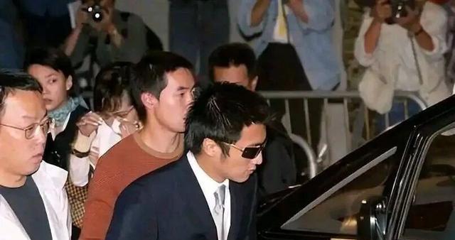 金晨被曝肇事逃逸，牵连谢霆锋，顶包案后被打、被监禁、事业尽毁