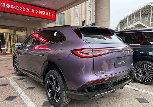风云T9L中型插混SUV：4870mm大空间 5秒破百，却只要20万出头？