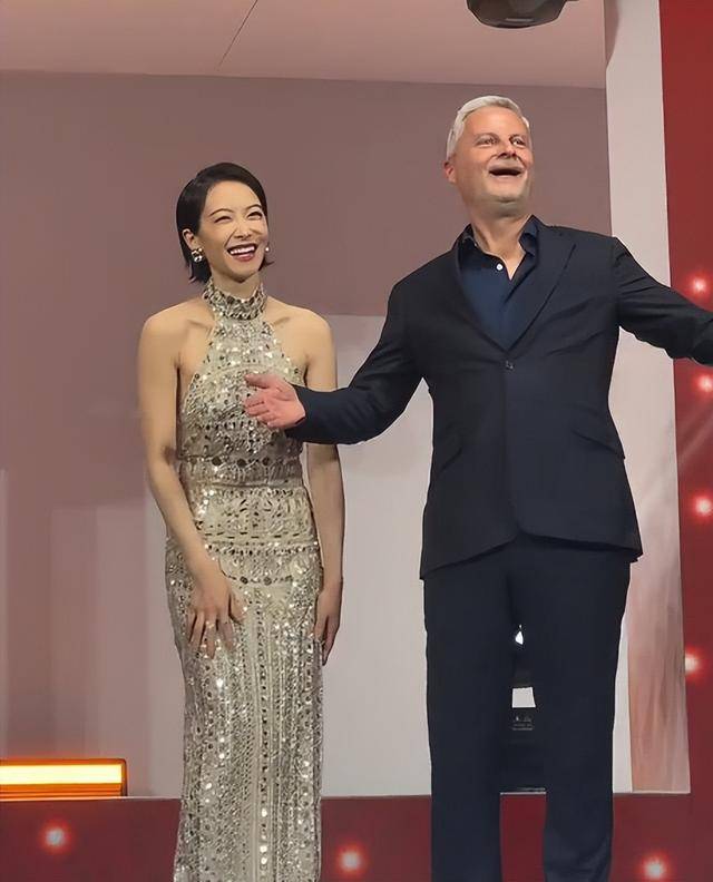 欧莱雅年会这天，看了宋茜肌肉腿和唐嫣粗臂，才知珠圆玉润有多美