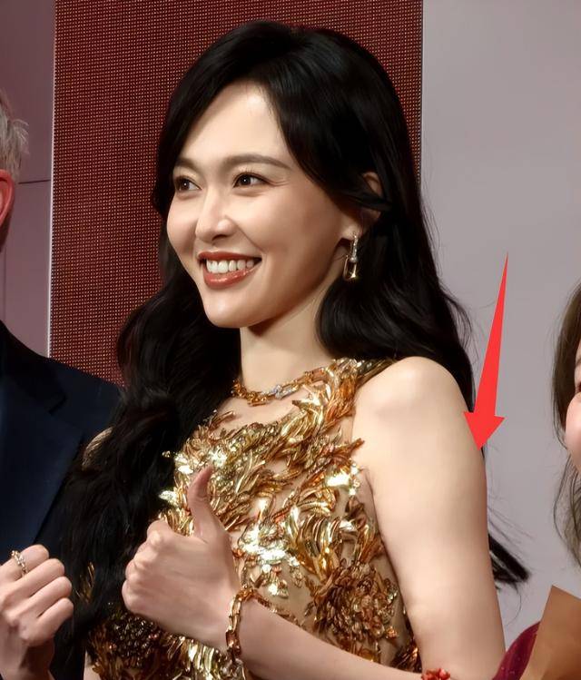 欧莱雅年会这天，看了宋茜肌肉腿和唐嫣粗臂，才知珠圆玉润有多美