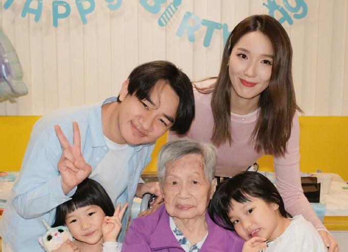 王祖蓝举家搬离上海，重回香港生活！