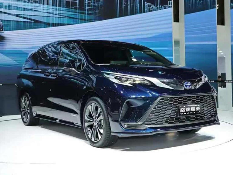 30万预算买MPV，要省油可靠务实，还得是丰田赛那和格瑞维亚?