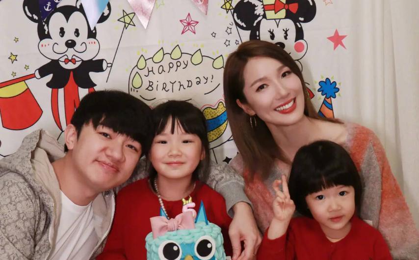 王祖蓝举家搬离上海，重回香港生活！