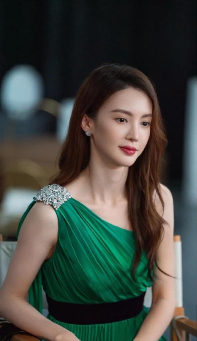 金晨道歉一举三得！晒脸部受伤照有玄机，3大细节对不上惹质疑！