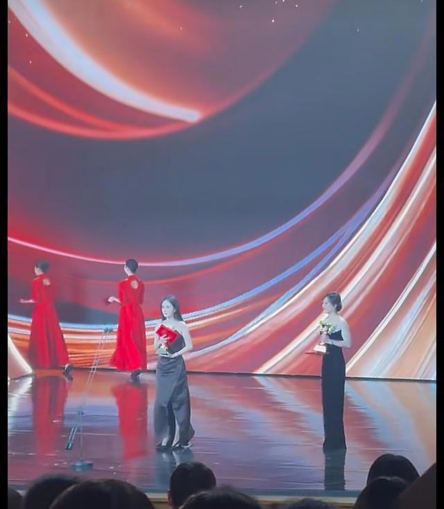 孙俪杨幂斩获央视总台视后荣誉