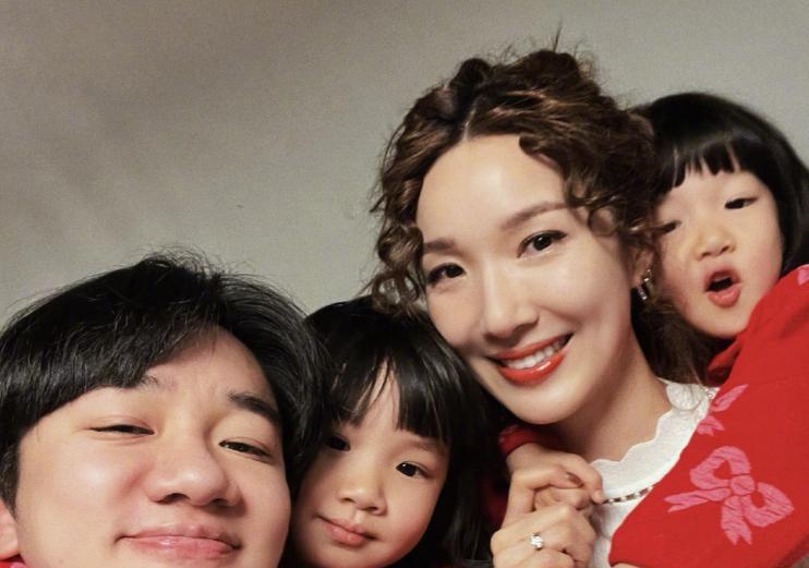 王祖蓝举家搬离上海，重回香港生活！